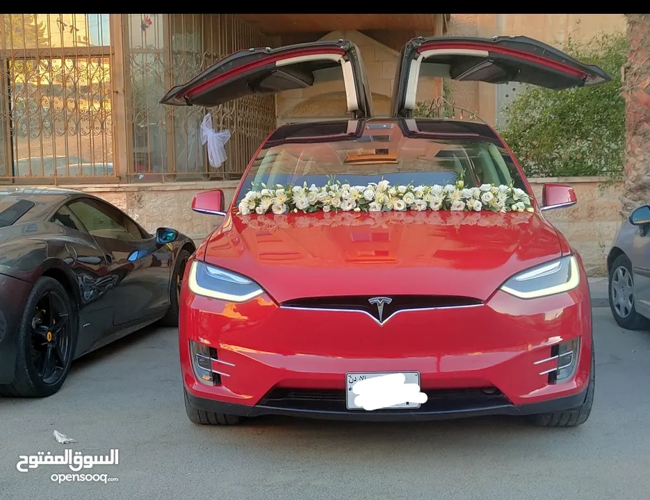 تيسلا جيب للأيجار شهري يومي لونيين ابيض وخمري جيب بسعر مغري واسعة من الداخل مارسيدس جي لاند كروز كشف