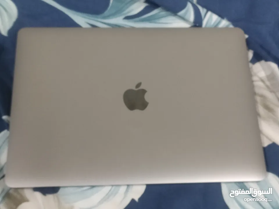 MacBook air core i5/8 ram /128