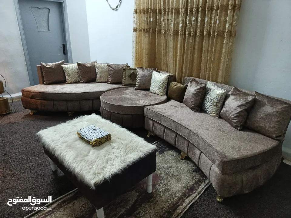 طقم كنب امريكي فخم وراقي لاصحاب الذوق الرفيع طقم عرايسي تفصيل وليس جاهز غمق المقعد متر الطقم فخم جدا