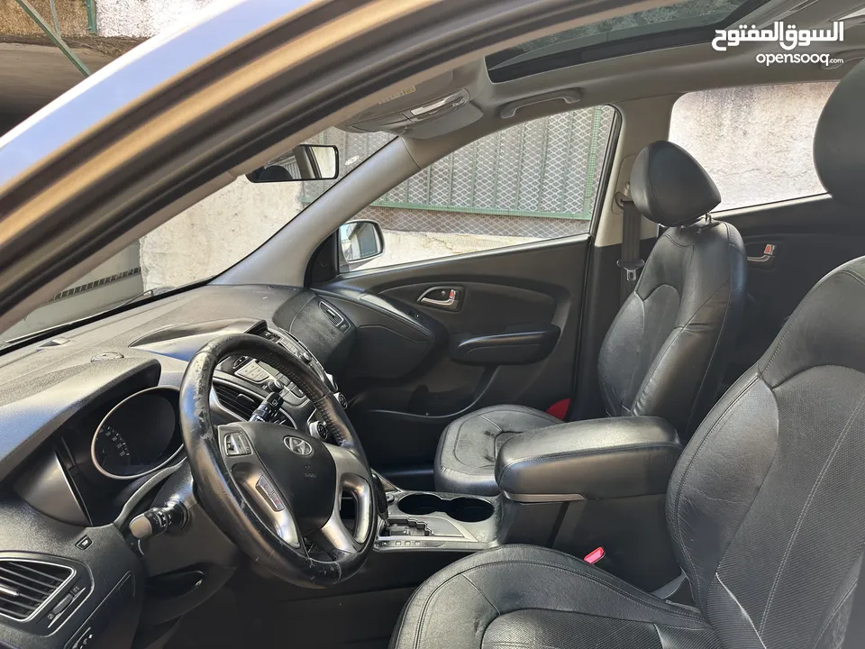 2009 ‏Hyundai توسان LX20 اربع ابواب، اللون فيراني، الكراسي جلد والسيارة 92,000 كيلو فقط وبحالة رائعة