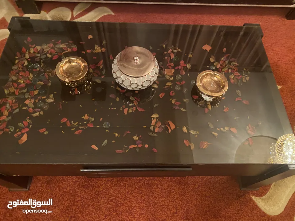 غرفة جلوس 7 مقاعد مع الستائر والسجاد بحالة جيدة جدا