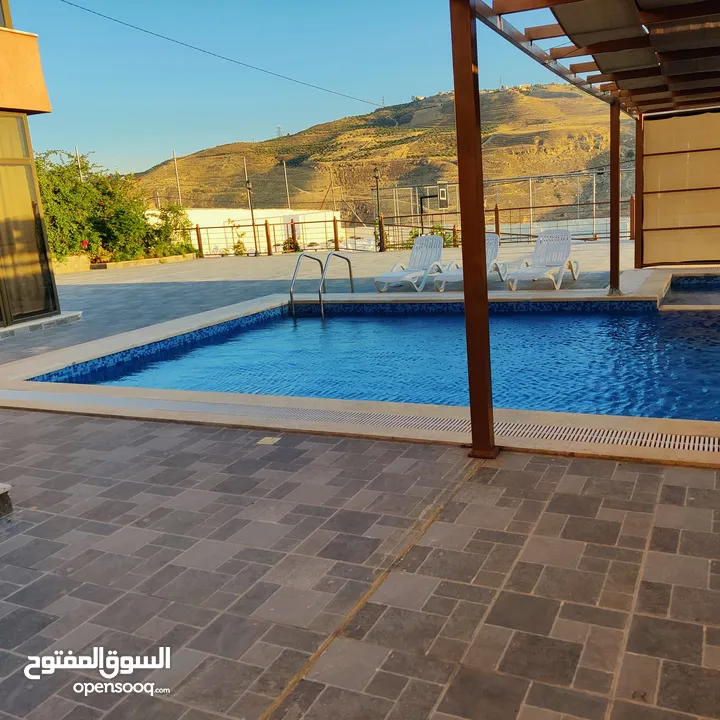 شاليه فاخر للبيع في جرش - موقع مرتفع و خصوصية كاملة