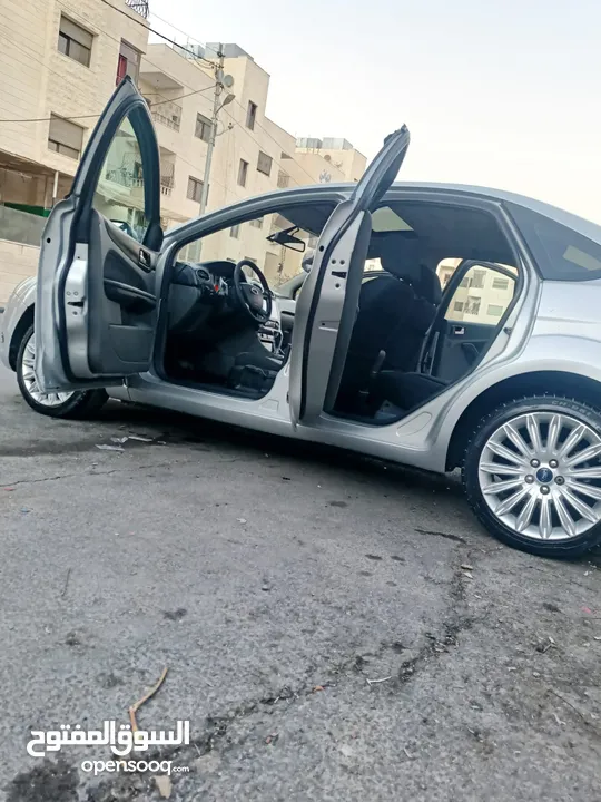 فورد فوكس موديل 2011 بحالة ممتازة جنط الفورد موجود شاشة كبيرة لاتحتاج إلى صيانة بسعر مغري جدا