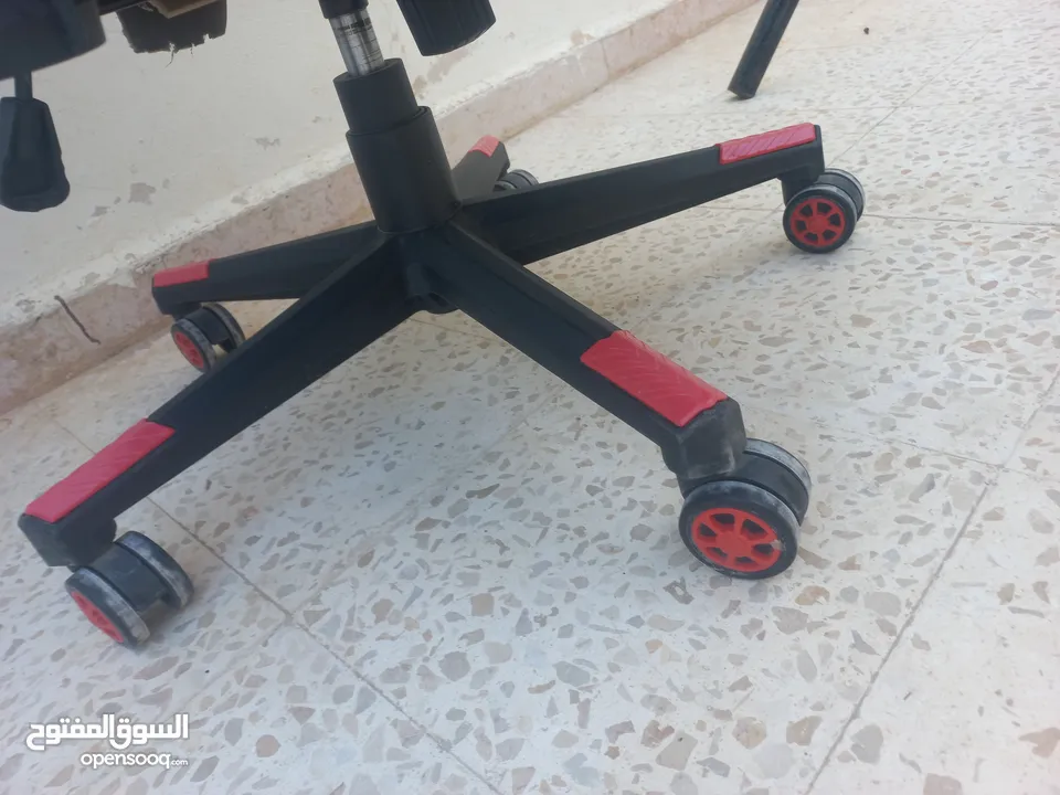 كرسي مستعمل خدش بسيط و مرحي