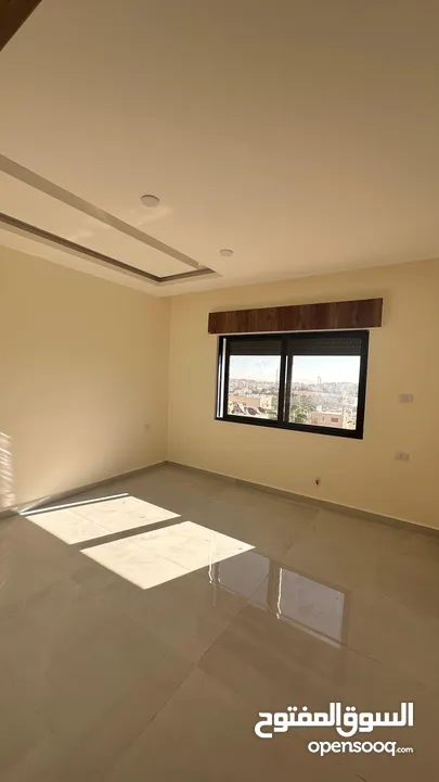 طابق شبه ارضي مطلة و مشمسة و مهوية بأرقى مناطق حي الياسمين المطله على كوريدور عبدون بسعر ناري جدآ