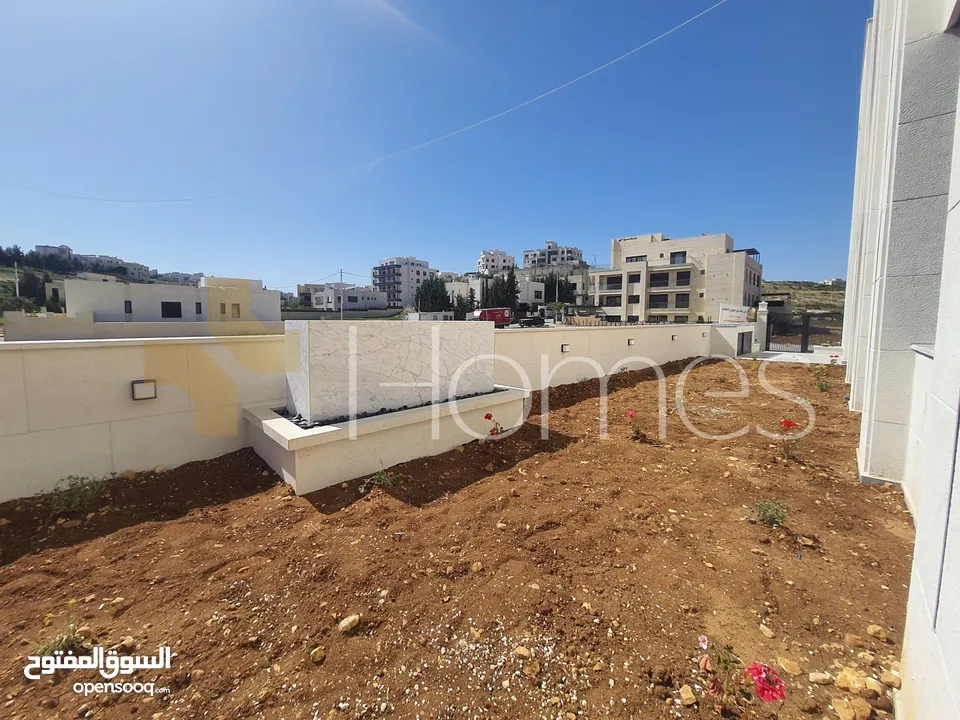 شقة ارضية مع حديقة للبيع في طريق المطار بمساحة بناء 187م