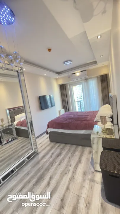 شقة فندقية بفنيسيا مول للإيجار السنوي اطلالة مميزة ثلاث غرف وصالة