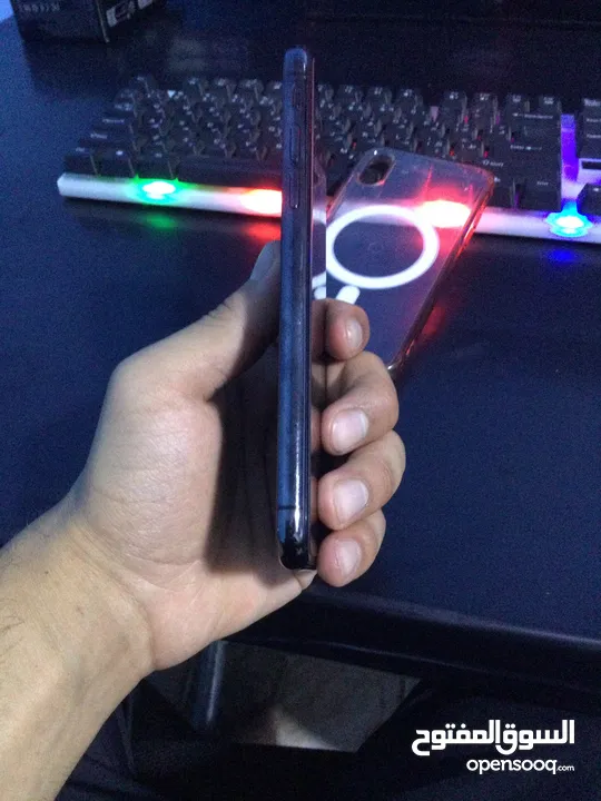iPhone X  64GB  رمادي مش مغير اشي التلفون نظيف للبيع او للبدل على شاشة Pc