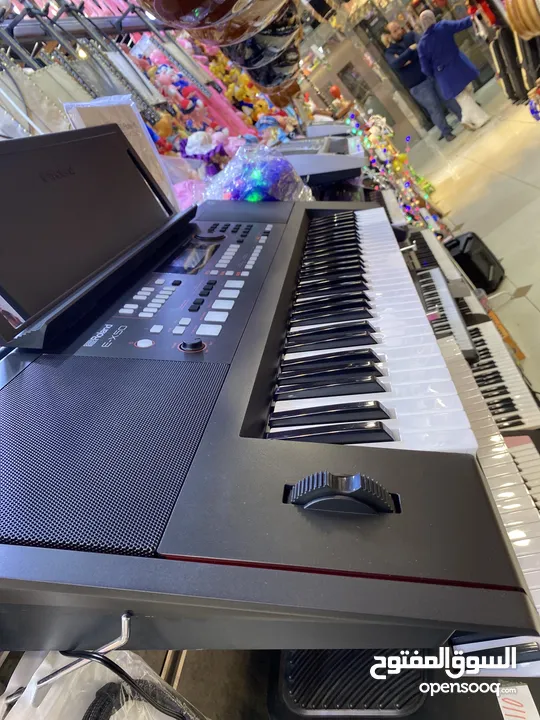 اورغ Roland شرقي غربي