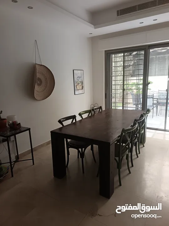 Dinning table + 6 chairs