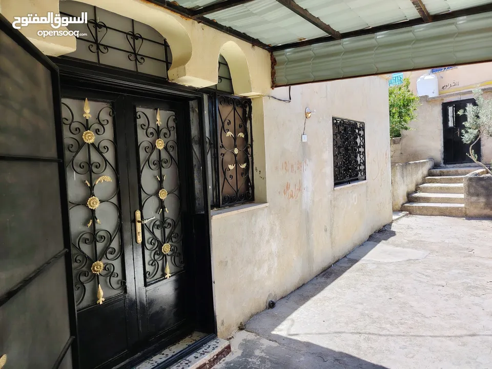 منزل للبيع مرخص مساحة البناء 155، عليه نص دونم