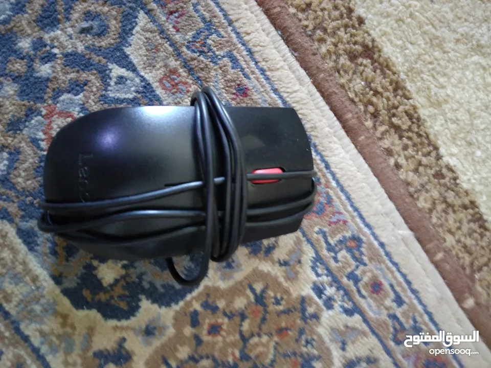 كمبيوتر للبيع بحاجه الى شاشة فقط