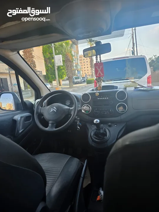 citroen berlingo سيارة مرتبة و نظيفة