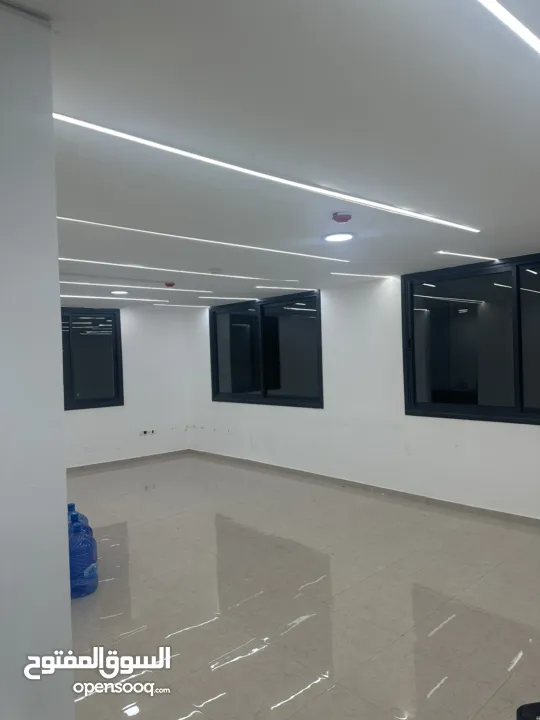 مكتب بمنطقة حيوية للإيجار