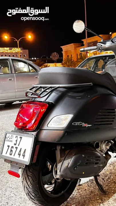 Vespa gets sport 300