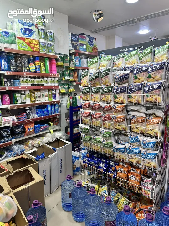 سوبر ماركت للبيع بكامل معداته