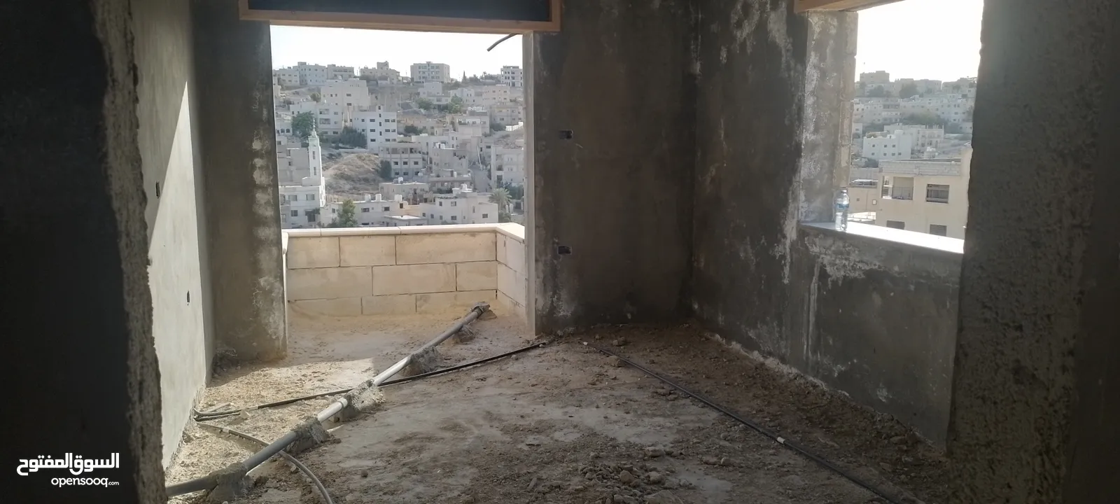 عماره سكنيه في صالحية العابد مكونه من أربع طوابق  وكراج وبئر ماء 60 متر وكوشان مستقل جميع الخدمات