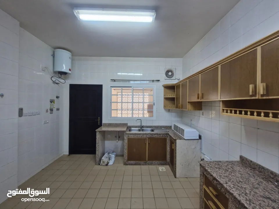 3 BR Excellent Villa for Rent – Qurum