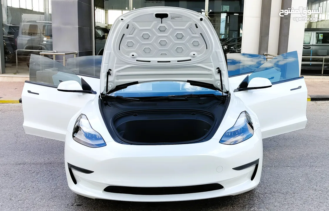 تيسلا 2022 model 3 بحالة الوكالة فحص كامل اوتوسكور +B لون مميز في الحرة للبيع بسعر لقطة ومحرووووق