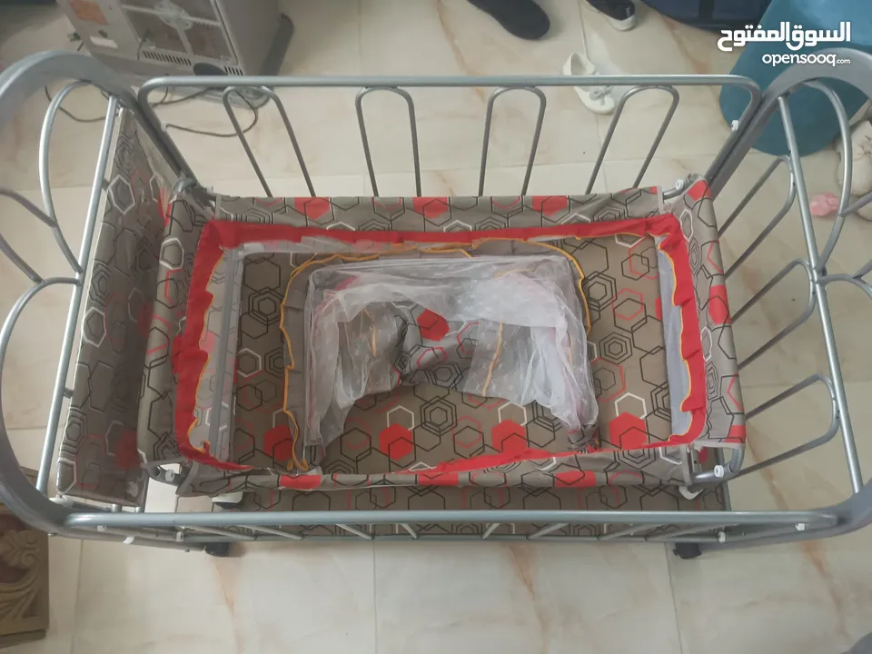 تخت عدد 2تخت صغير وتتخت كبير  وناموسيه بصلاه ع النبي بجنن مشاء الله