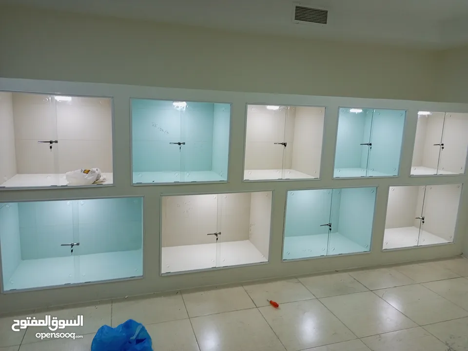 تركيب السيكوريت والمرايا وجميع أعمال الزجاج والألمنيوم بجودة عالية"