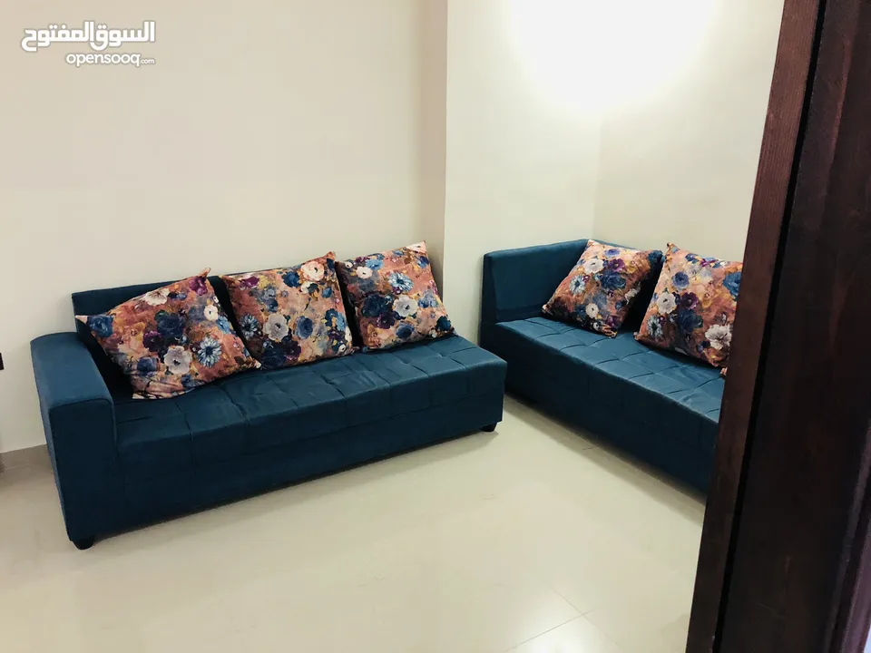 شقة مفروشة ومكيفة بالكامل للإيجار  اثاث نظيف جداً
