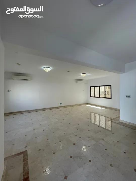 villa for rent in Qurum