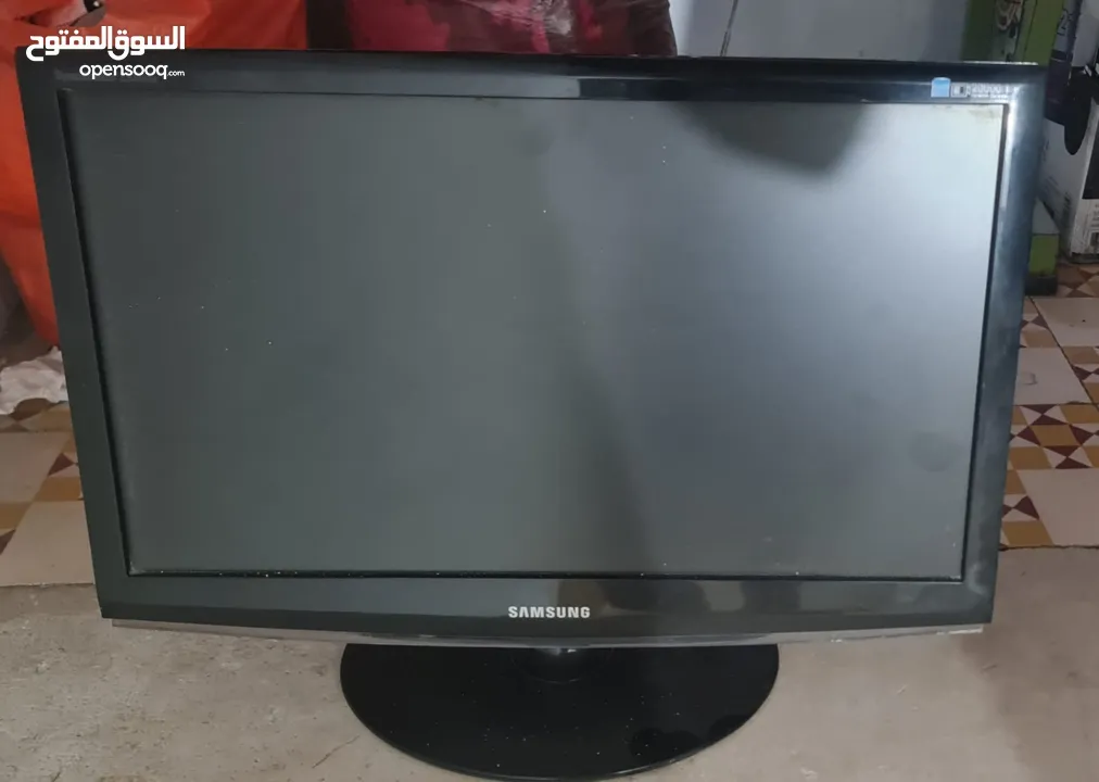 كمبيوتر مع شاشه