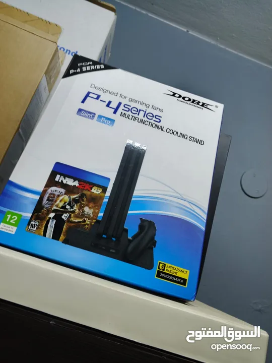 PS 4 PRO 1000 GIGA مع ايدين اصليات  والسعر نهائي لو سمحتو الجهاز صلاة النبي ما بشكي من اشي