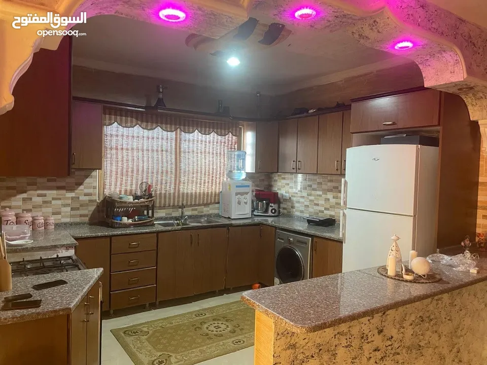 شقة طابق رابع في الزرقاء للبيع