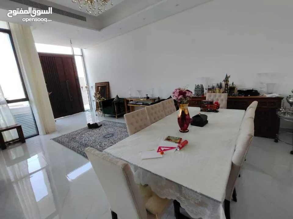 للبيع فيلا فاخرة سوبر ديلوكس في امارة الشارقة منطقة الحوشي نظام smart homeخيارك الافضل للعيش برفاهية