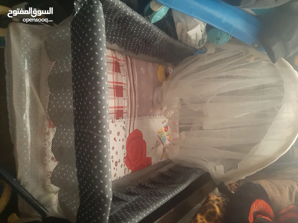 تخت بيبي حجم صغير حجم كبير  كامل الأغراض