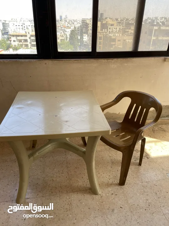 اغراض للبيع مكتب برداية وطاولة ووووو