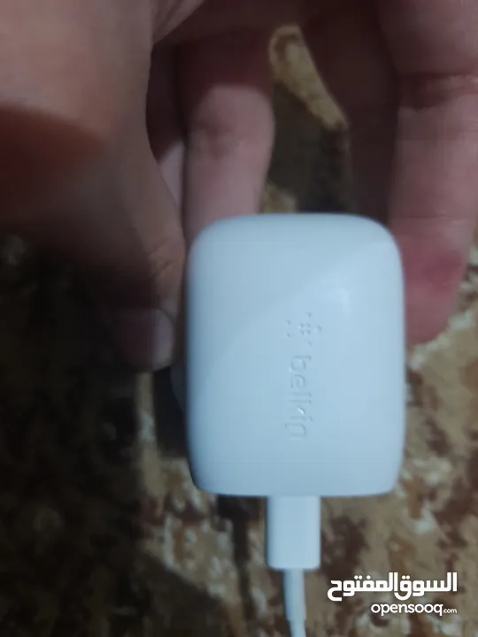 شاحنين ايغون و belkin اصليات استعمال بسيط جدا