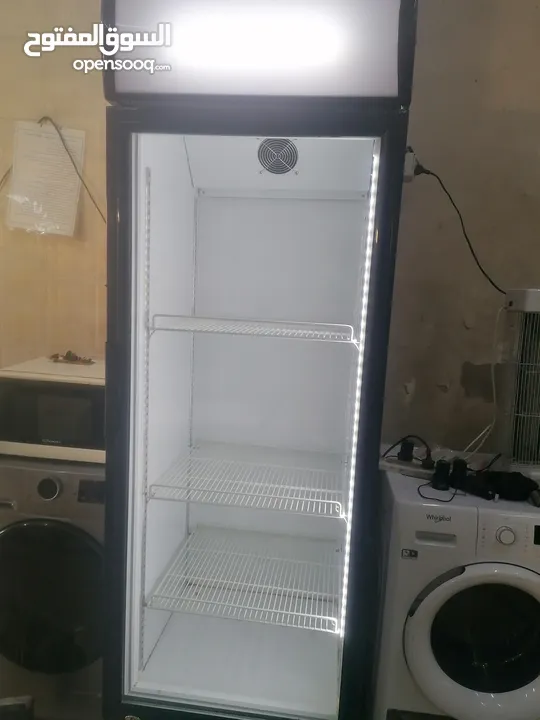 ثلاجة باب زجاج بحالة الوكالة للبيع