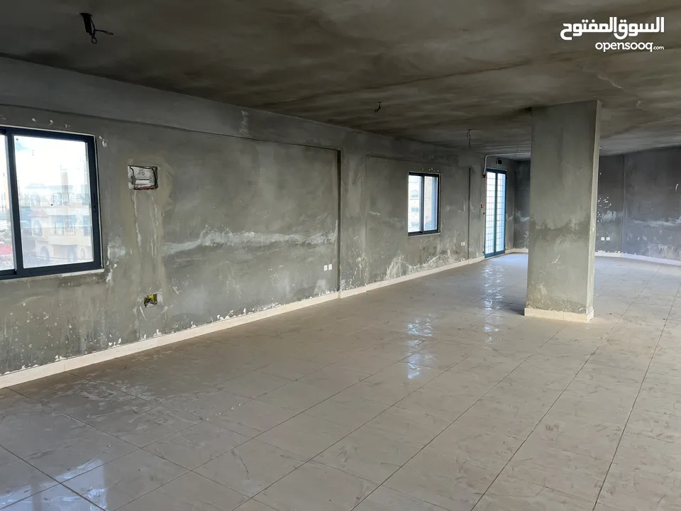 طابق تجاري للايجار مساحة 280 متر