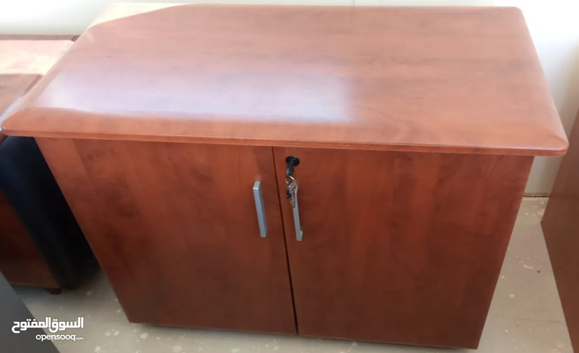 أثاث مكاتب بحالة ممتازة Office furniture in excellent condition