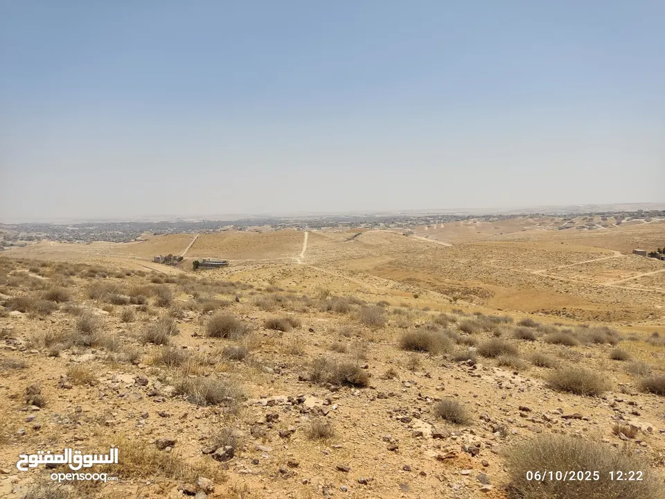 أرض استثمارية مميزة للبيع في الزرقاء جريبا مرتفعة ومطلّة على مدينة عمان