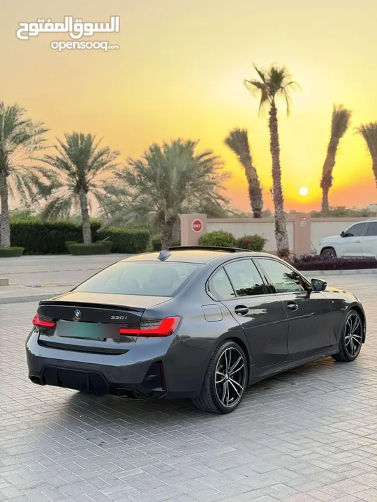 BMW . 330i . 2021