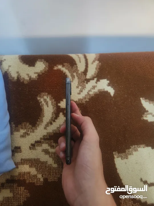 ايفون xs بحاله ممتازه مغير شاشه وبطريه اصلي