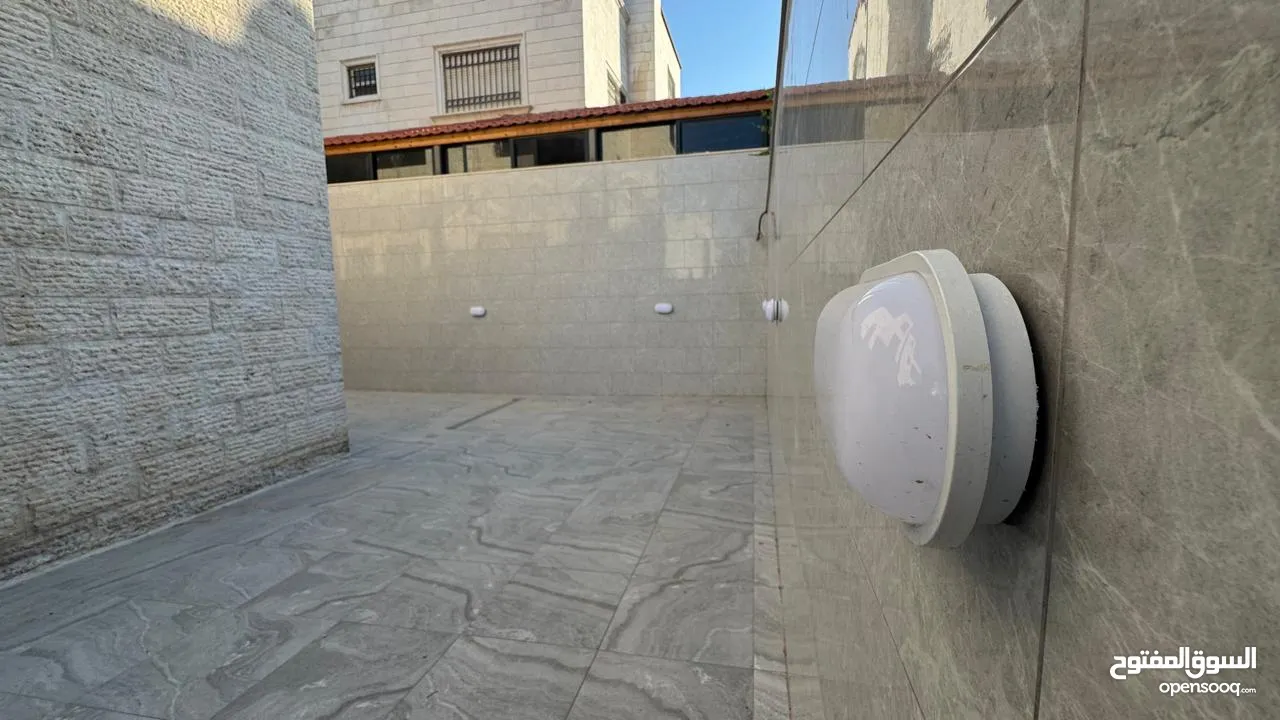 Well-Maintained Villa in Umm Al Summaq / فيلا بحالة ممتازة في أم السماق