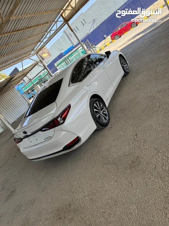 Lexus ES 300h 2021  لكزس هايبرد حره غير مجمركه ، البيع : مجمرك جاهز او بدون جمرك حره