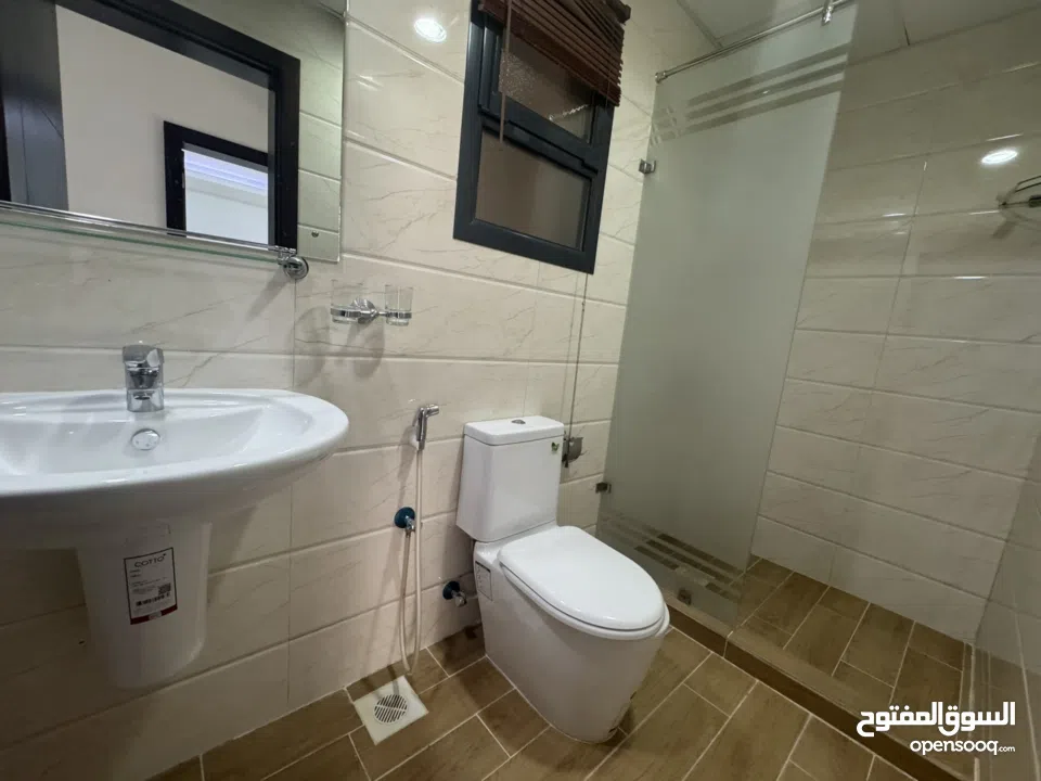 بسعر مميز للبيع شقة واسعة من غرفتي نوم