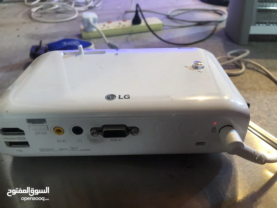 جهاز بث الفيديو بروجيكتر  الغني عن التعريف LG