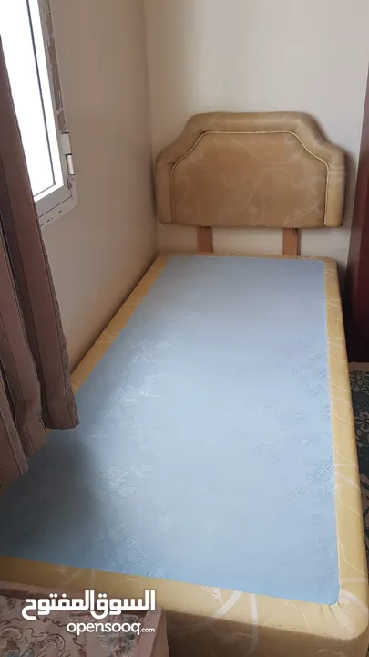 سرير منفرد بحالة ممتازة