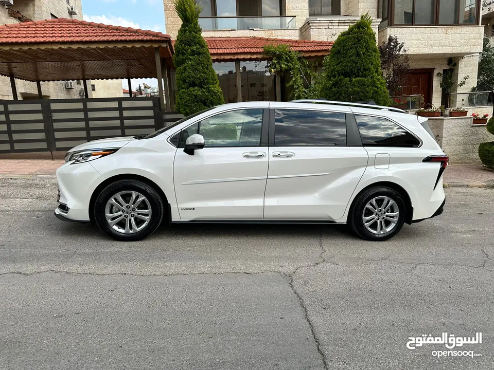 2021 Toyota Sienna Platinum Hybrid AWD