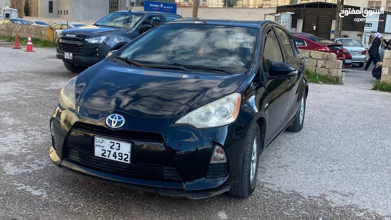 TOYOTA PRIUS C 2012للبيع كاش او اقساط