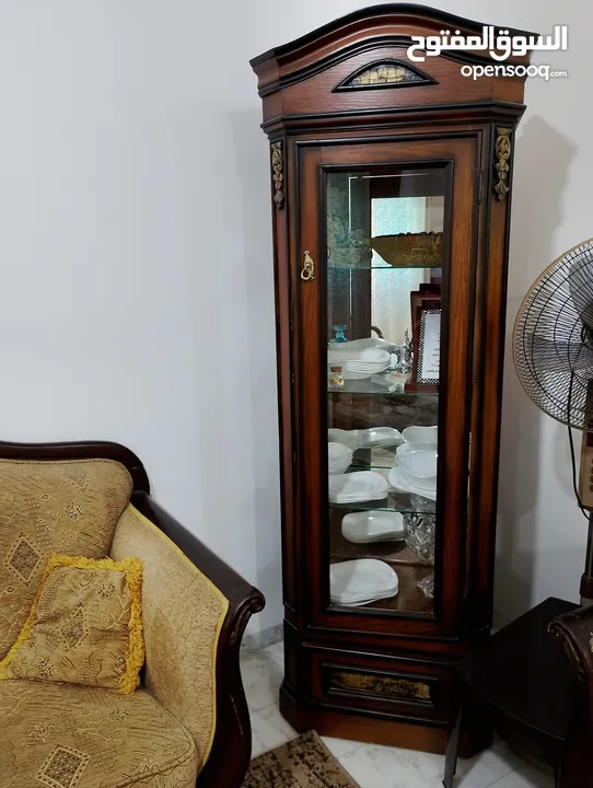 طقم كنب 7مقاعد للبيع وطقم طربيزات مكون من 5طربيزات