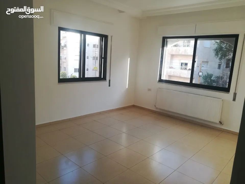طابق مستقل من فيلا للايجار في ضاحية الرشيد مقابل فندق قصر الحرير
