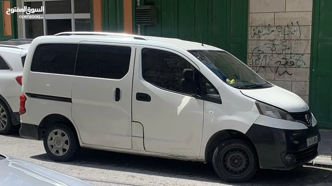 نيسان nv200
